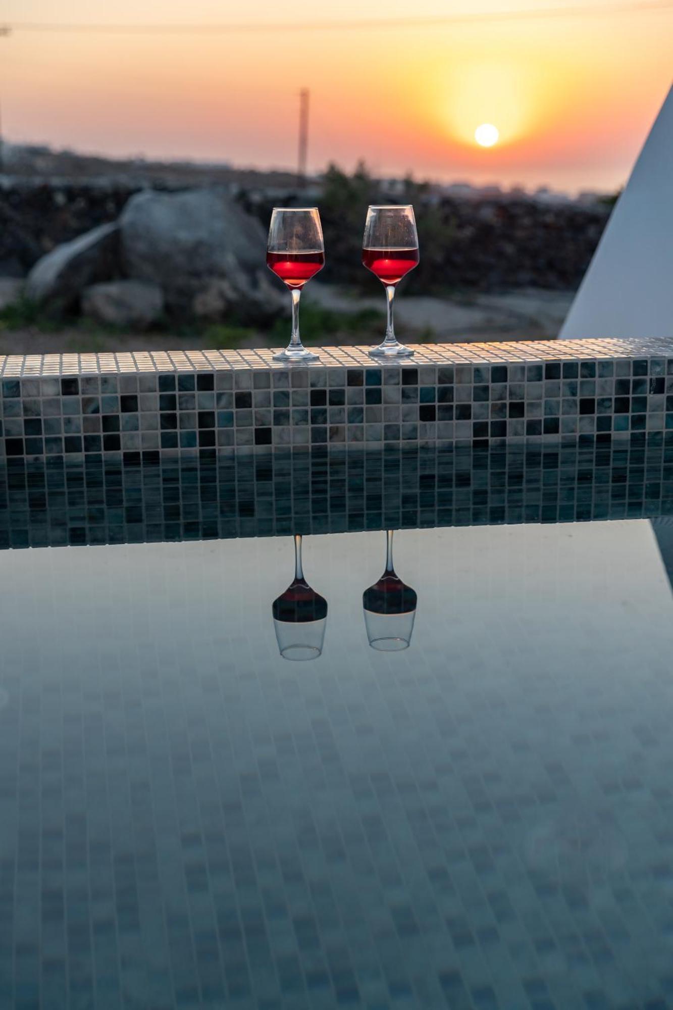 Theophrasti Suites Foinikia  Екстер'єр фото