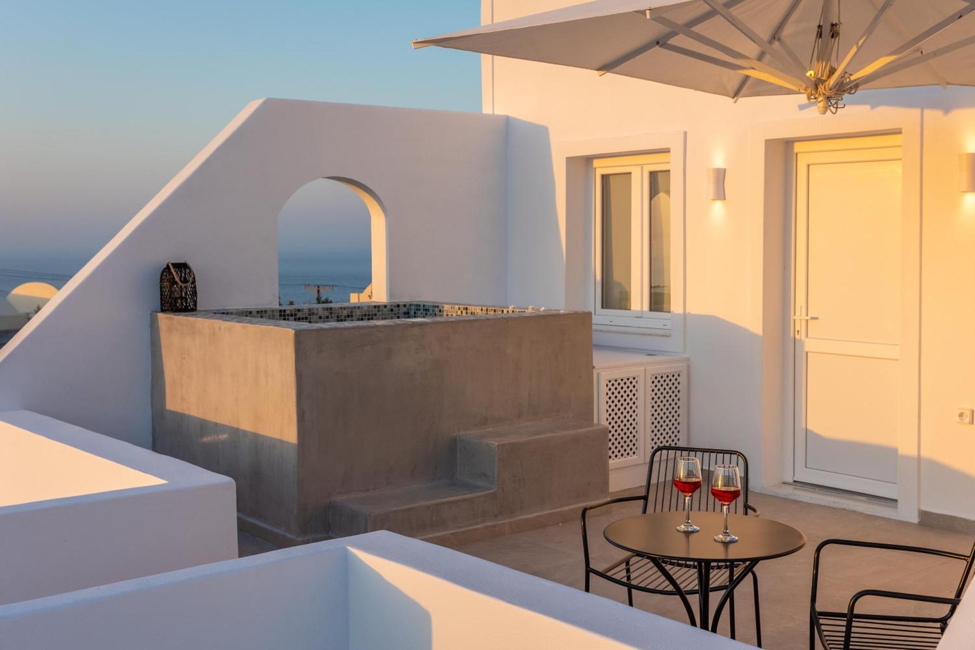 Theophrasti Suites Foinikia  Екстер'єр фото