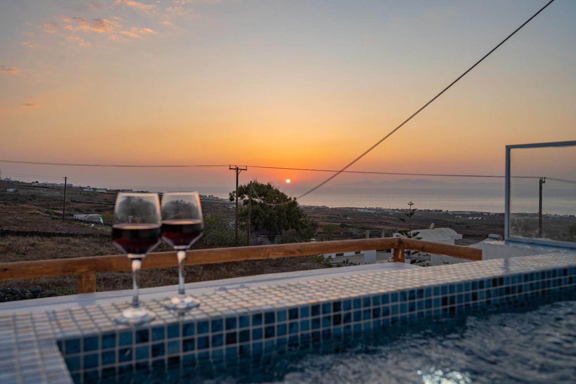 Theophrasti Suites Foinikia  Екстер'єр фото