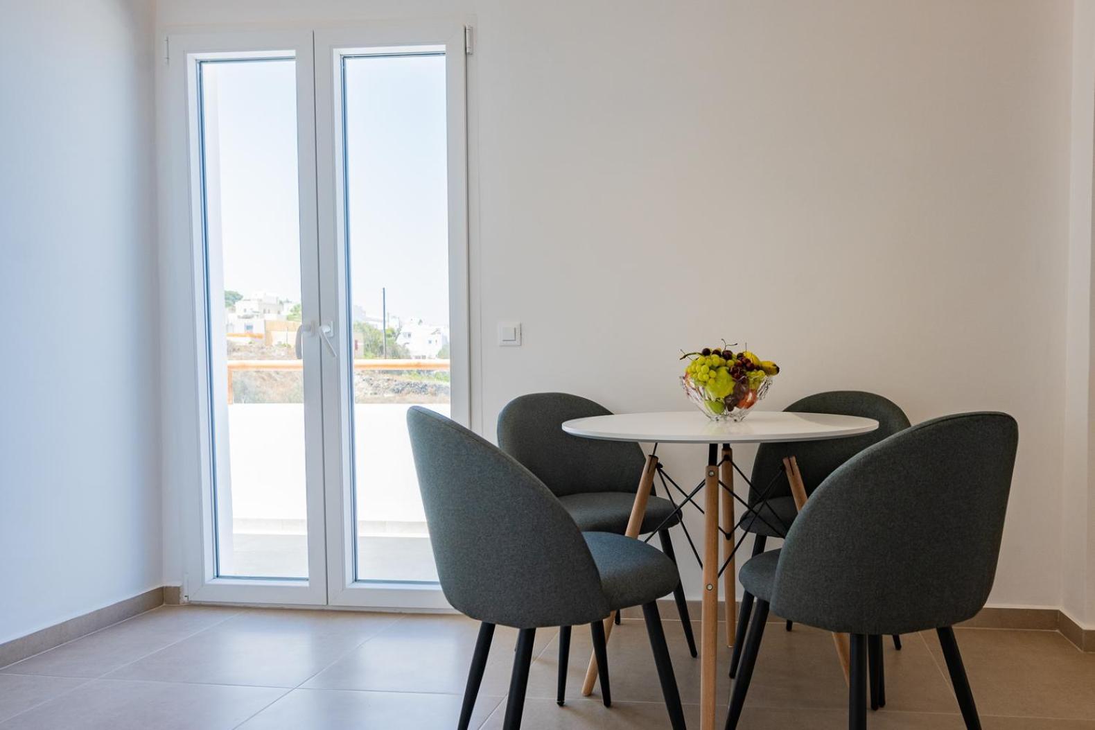 Theophrasti Suites Foinikia  Екстер'єр фото