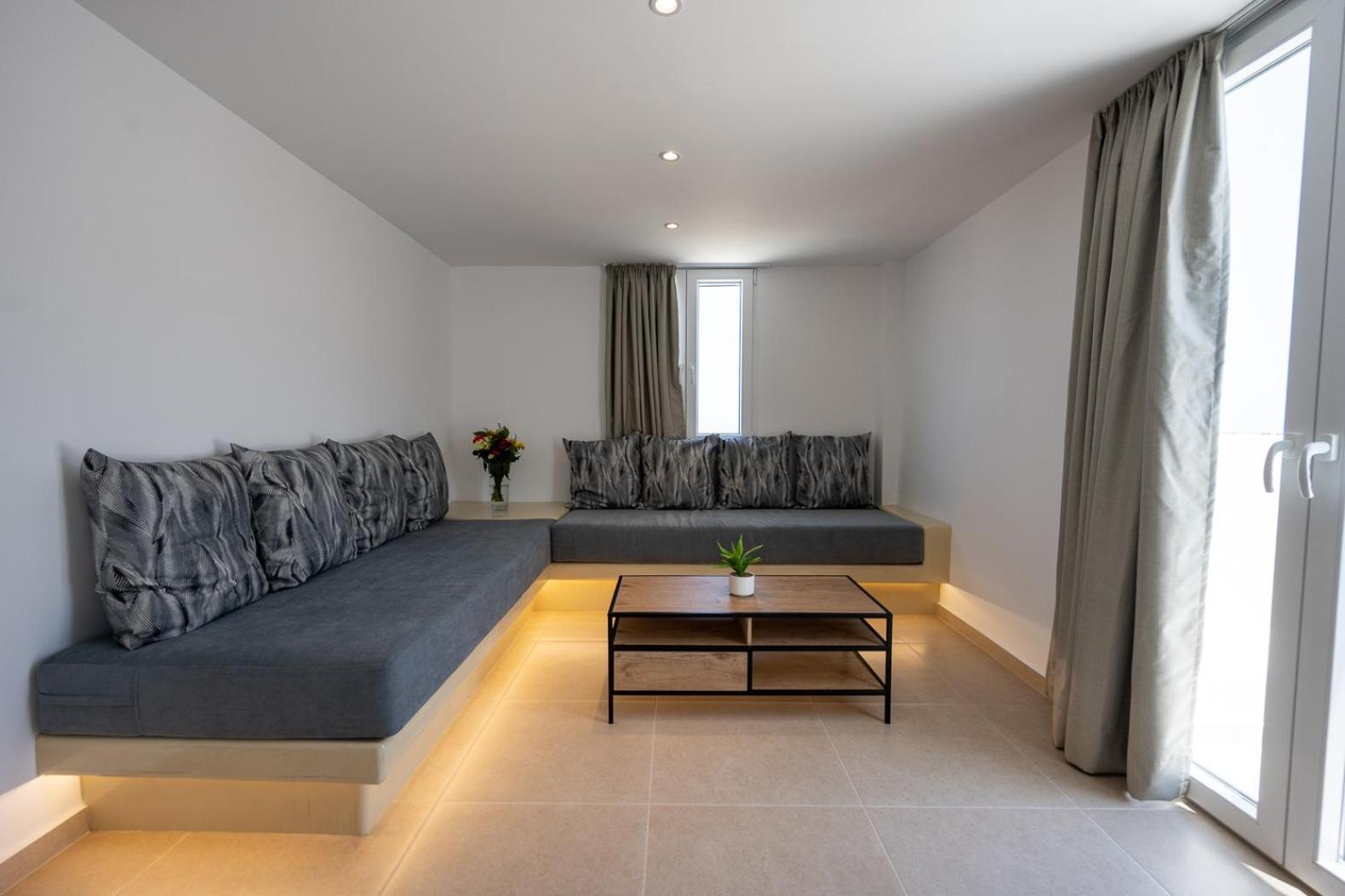 Theophrasti Suites Foinikia  Екстер'єр фото